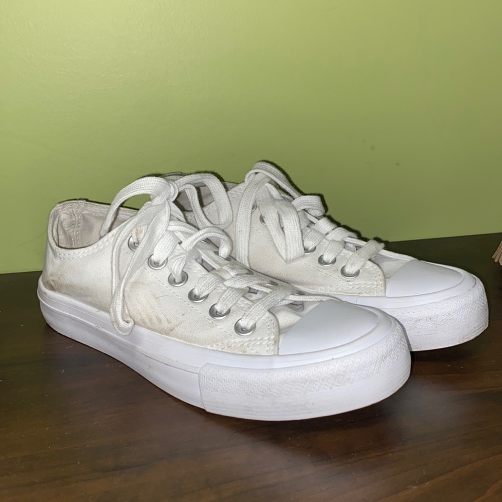White Tennis Shoes/Sneakers Size 6